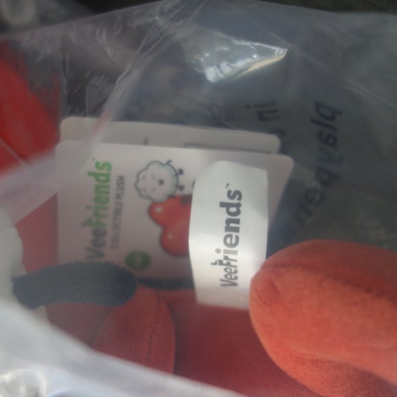 VeeFriends BE THE BIGGER PERSON PLUSH *Brand New in Plastic* - Picture 4 of 4